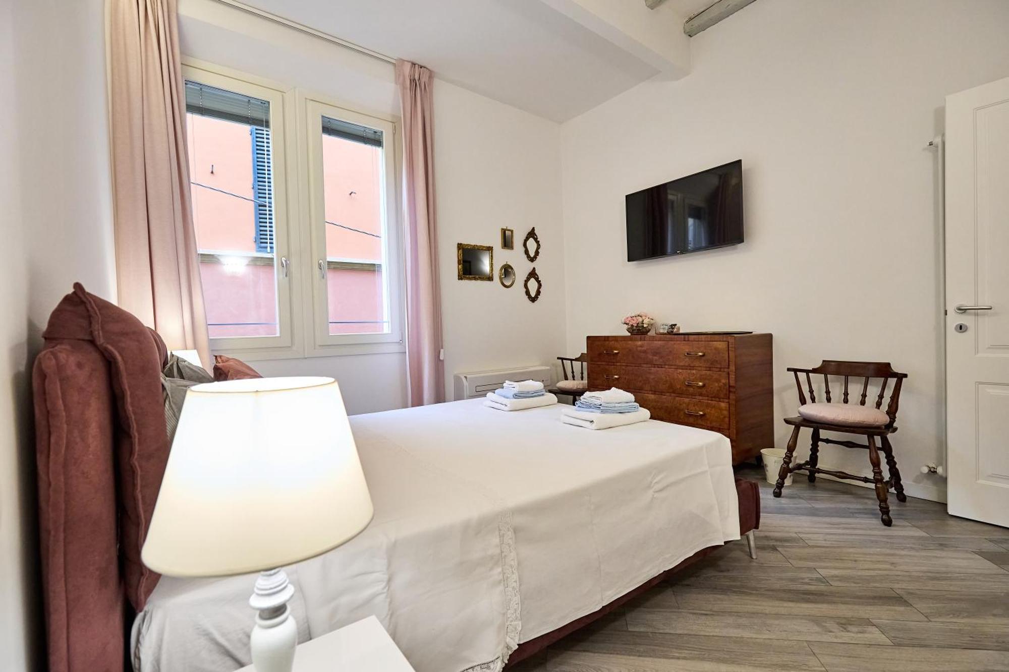 La Torre Lunga -Smart Working- 150 M Dalle-From Due Torri-Two Towers Болонья Экстерьер фото